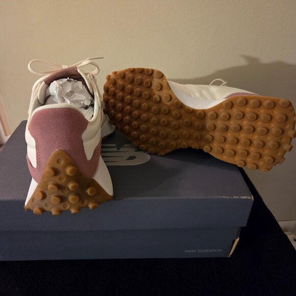 New Balance Pink and White - Picture 3 of 4